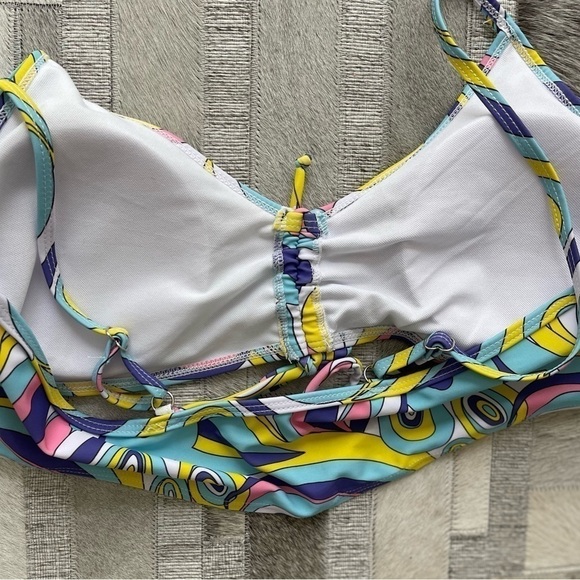 Beautiful! 3 Piece Abstract Swimwear - Picture 4 of 5